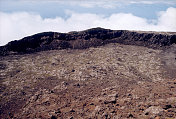 皮科岛-火山口的一个火山