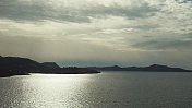 克罗地亚亚得里亚海海岸景观，山脉，阳光剪影