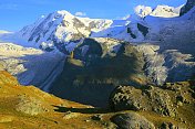 Castor和polx冰川山体，戏剧性的金色日出，瑞士阿尔卑斯山