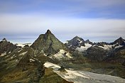 全景图马特洪峰山丘山谷从克莱因马特洪峰，瑞士阿尔卑斯山