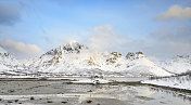挪威北部Vesteralen群岛的冬季景观
