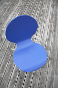 柚木的蓝色椅子