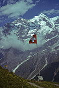 瑞士国旗和Breithorn