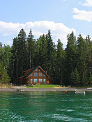 湖边小屋
