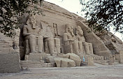 埃及阿布辛贝神庙外