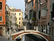 地点:意大利，威尼斯，后街